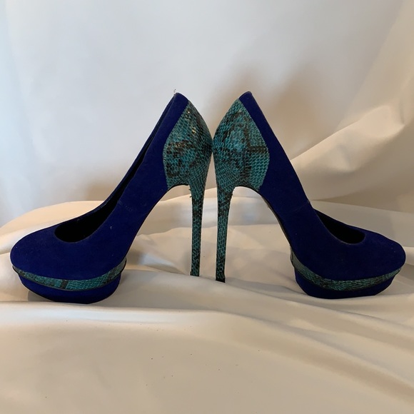 JustFab Anahi Blue Snake Print Platform Pumps - Picture 4 of 12
